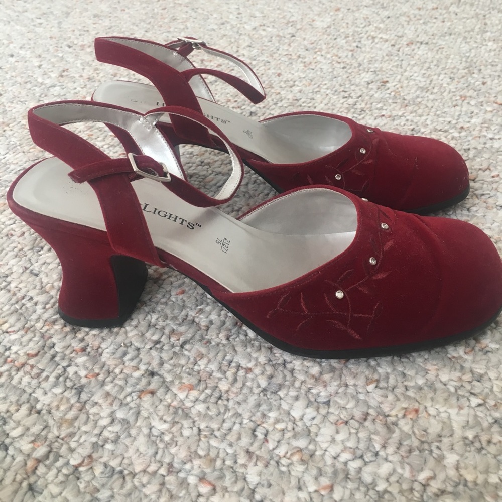 Vintage red garnet maroon velvet 90s heels