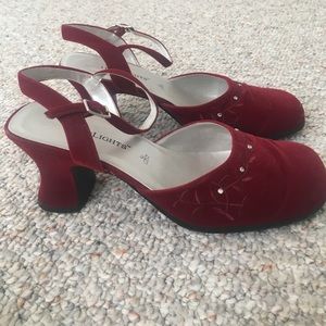Vintage red garnet maroon velvet 90s heels