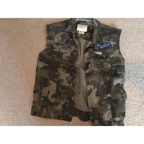 Springfield Camo Vest - Picture 3 of 5