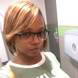 Meet your Posher, Takia