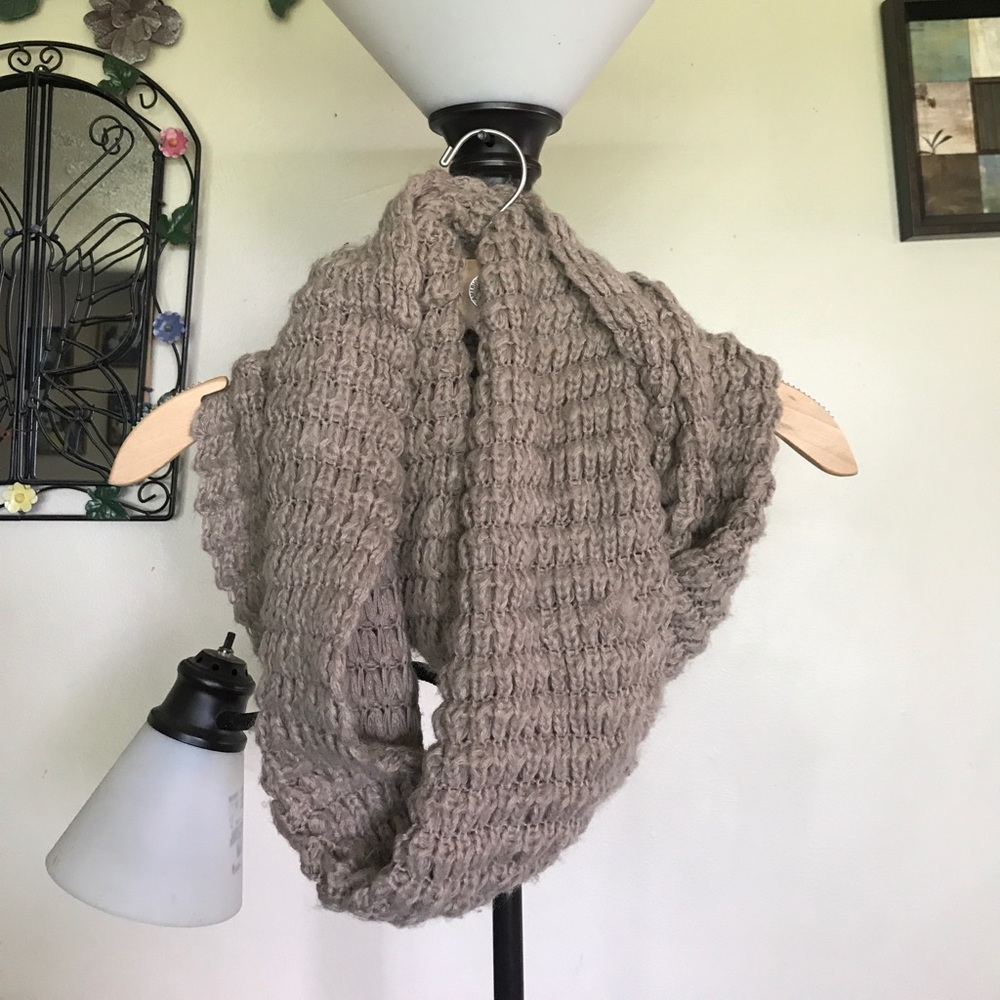 Cowl neck scarf brown
