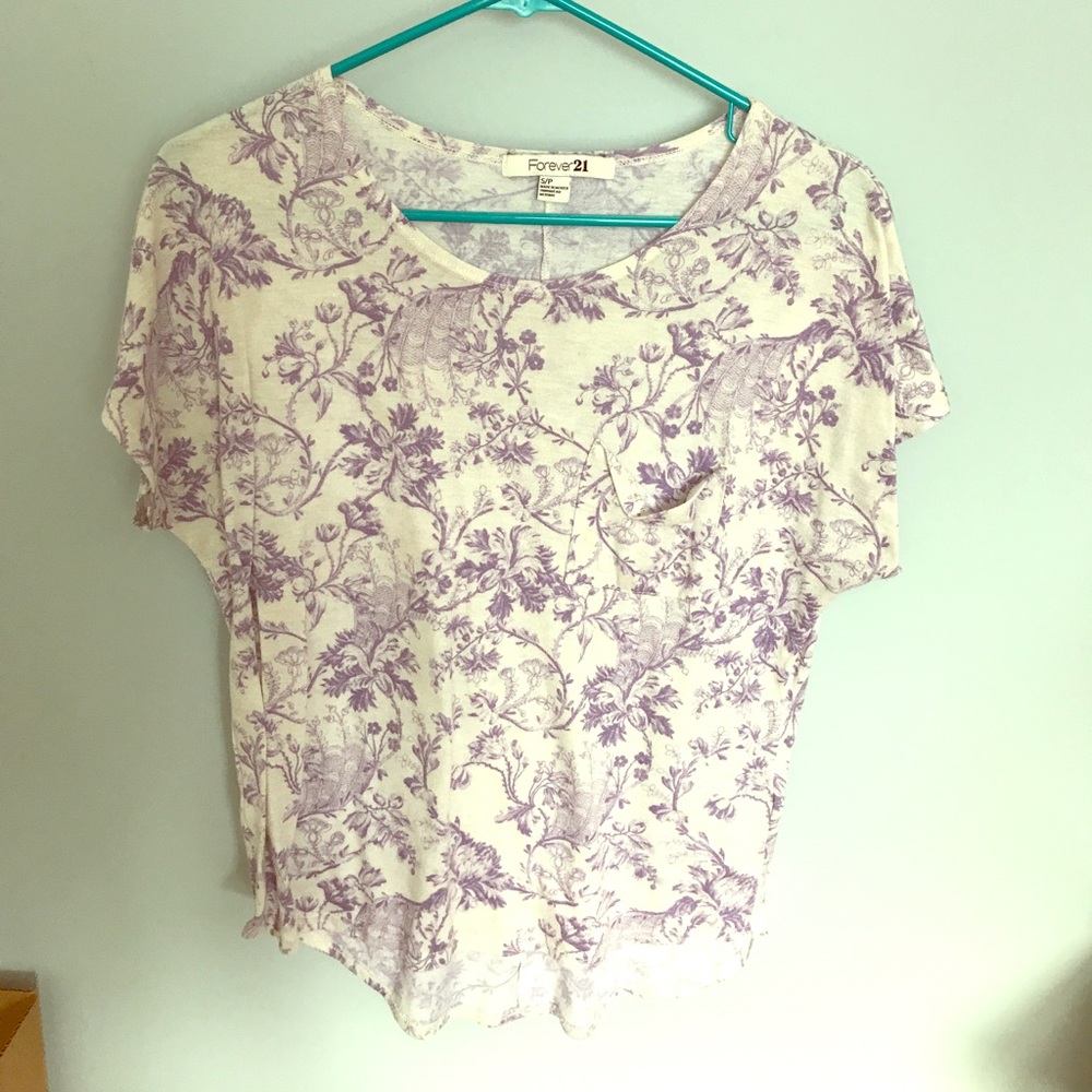 F21 hi-lo pattern top