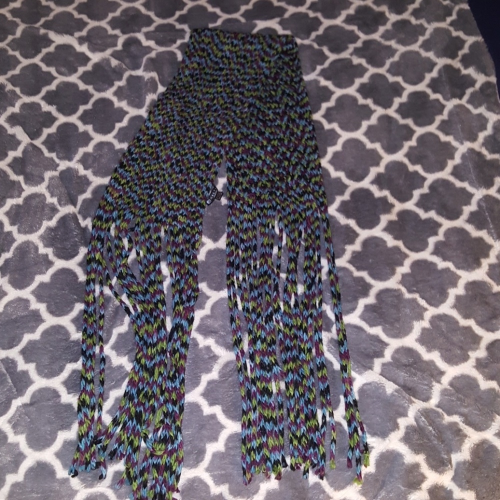 NWOT Kenneth Cole Reaction Scarf