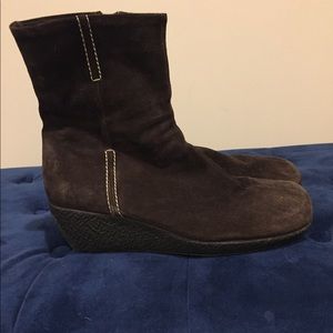 Quality suede boos, with fleece lining