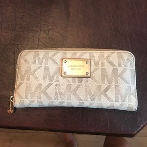 Michael kors monogram wallet