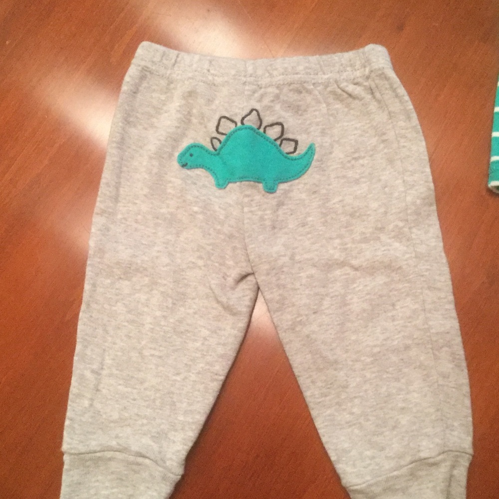 Carters Outfit - Picture 2 of 4