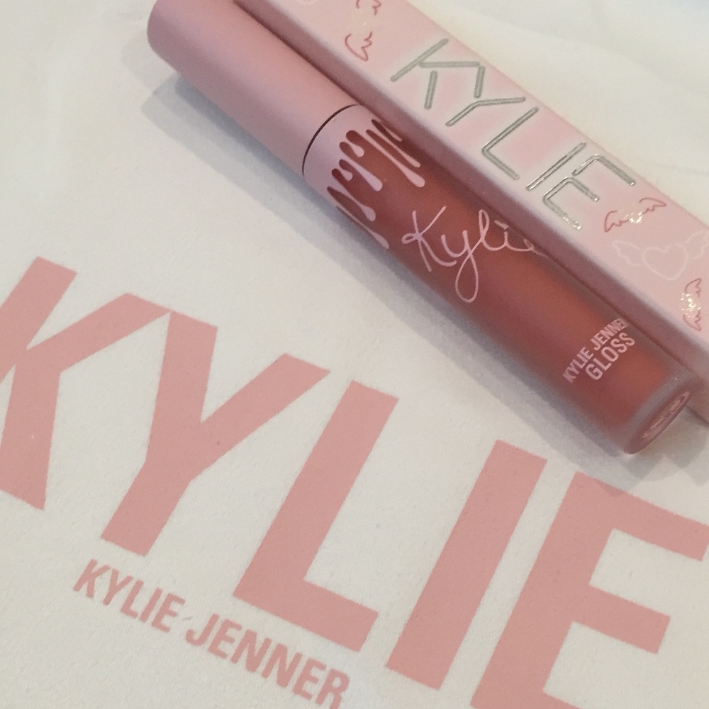 Kylie Birthday Cupcake Gloss