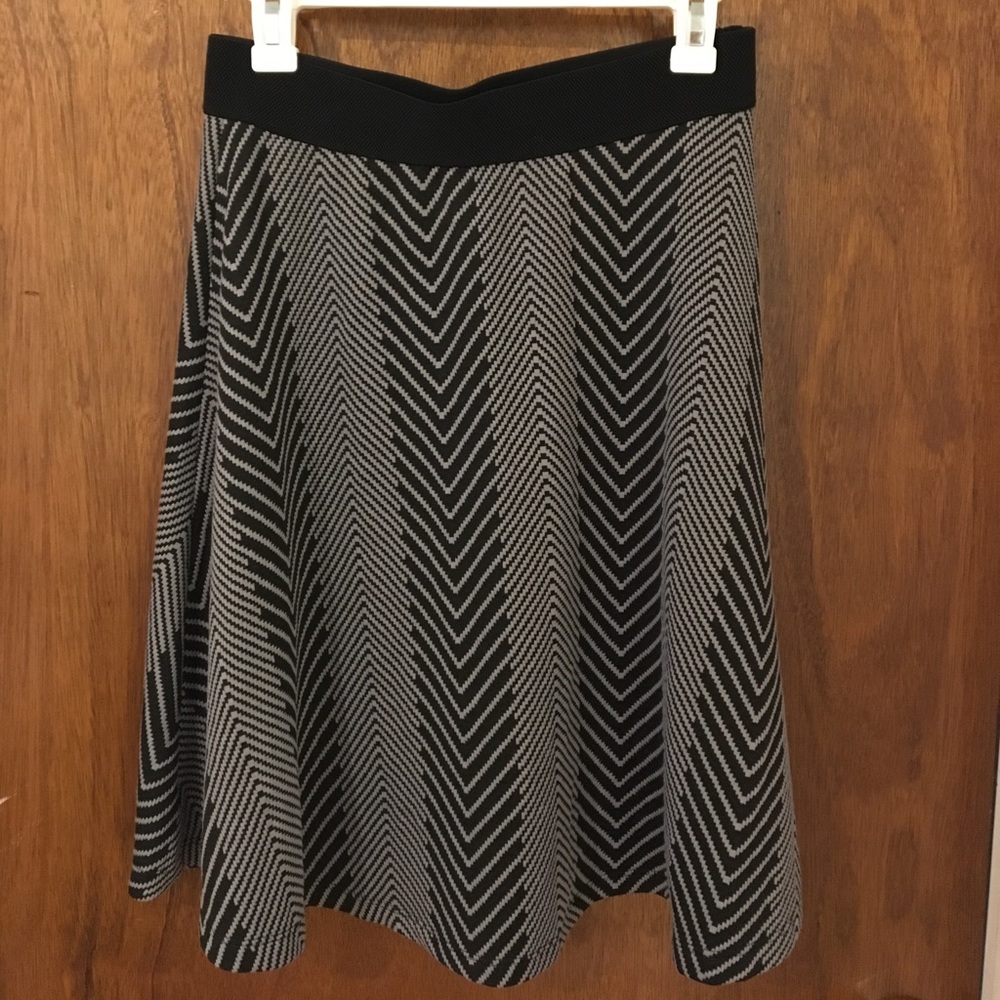 Skirt with elastic band.