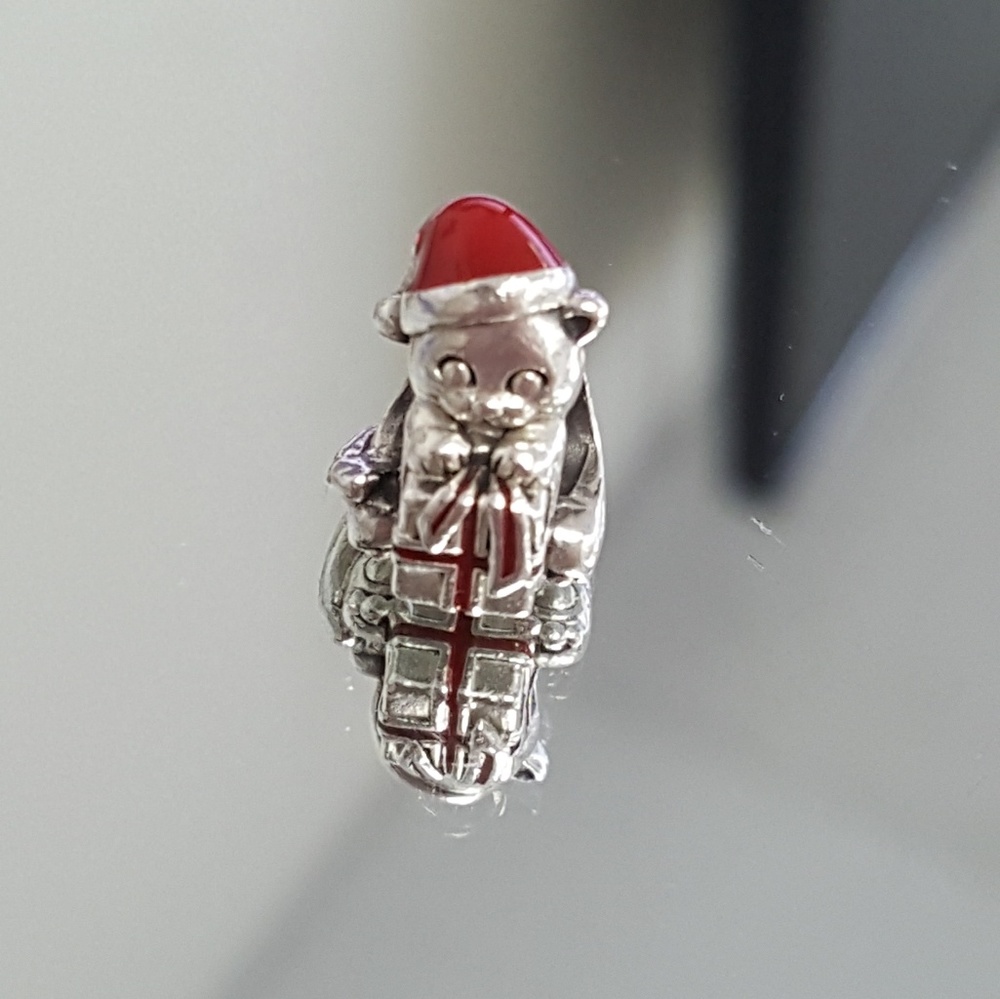 ☆SOLD☆Pandora Christmas Kitten Charm - Picture 1 of 4