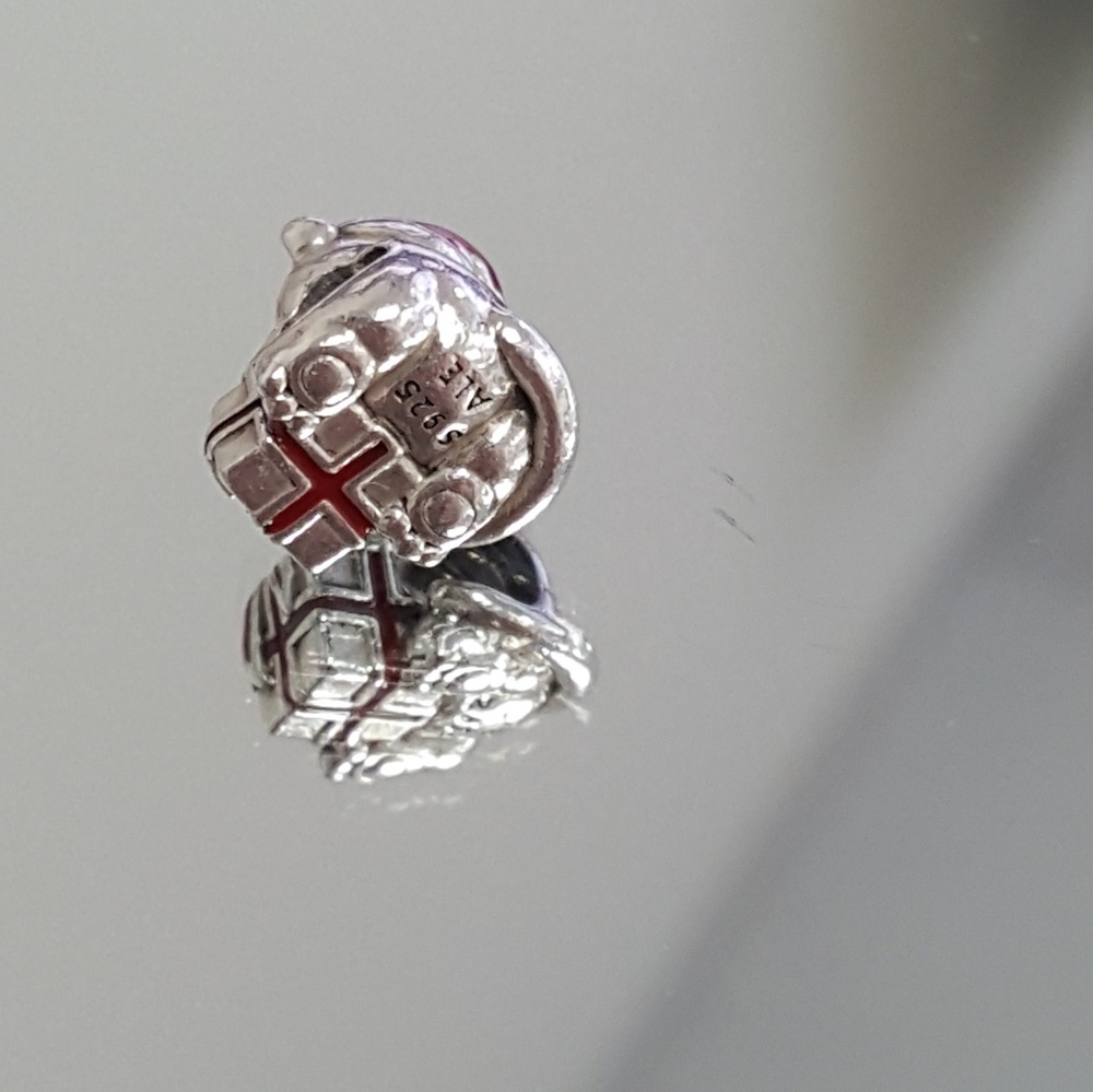 ☆SOLD☆Pandora Christmas Kitten Charm - Picture 3 of 4