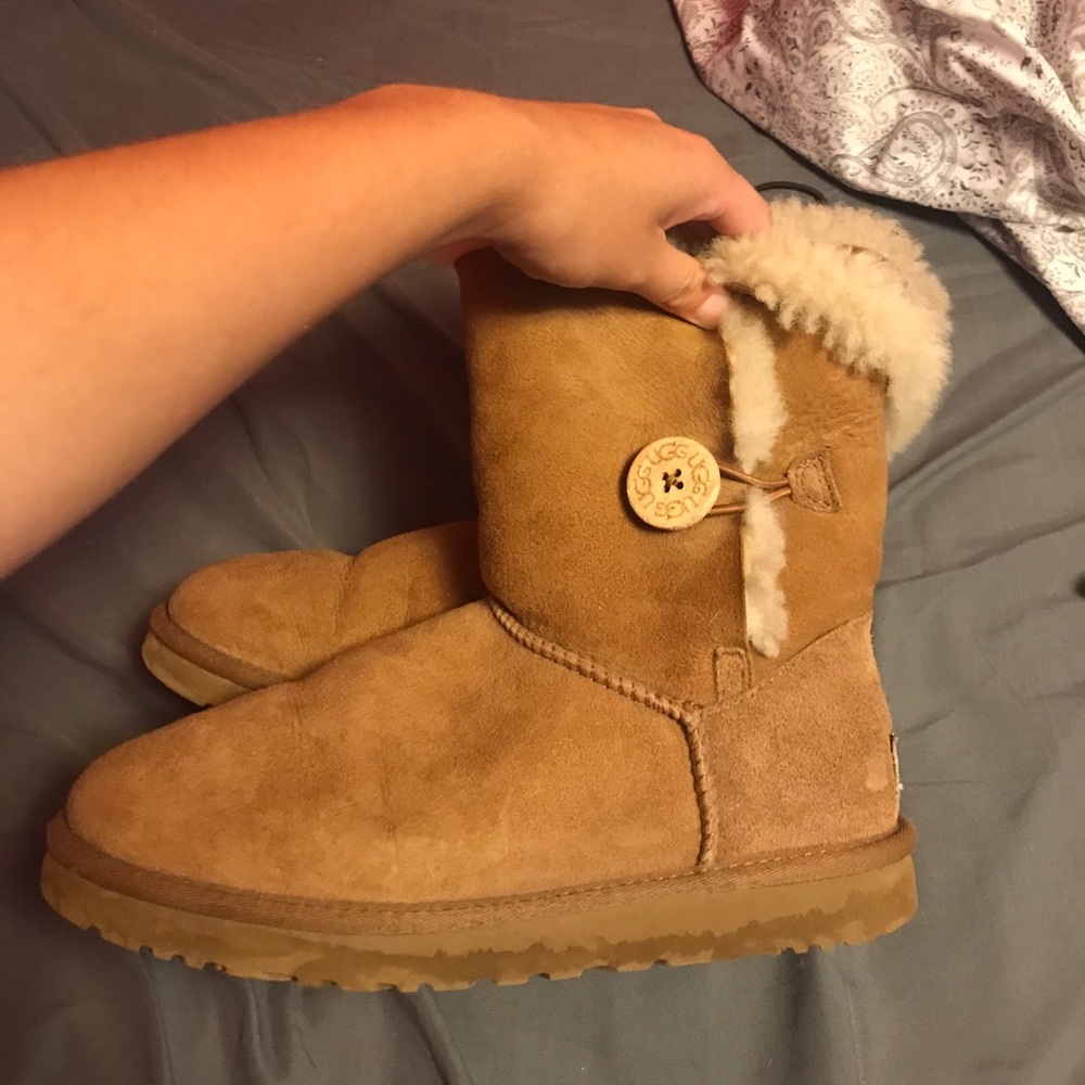 Used Authentic Bailey Button Ugg Boots