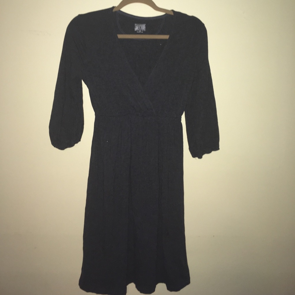 3/4 sleeve Converse surplice midi.