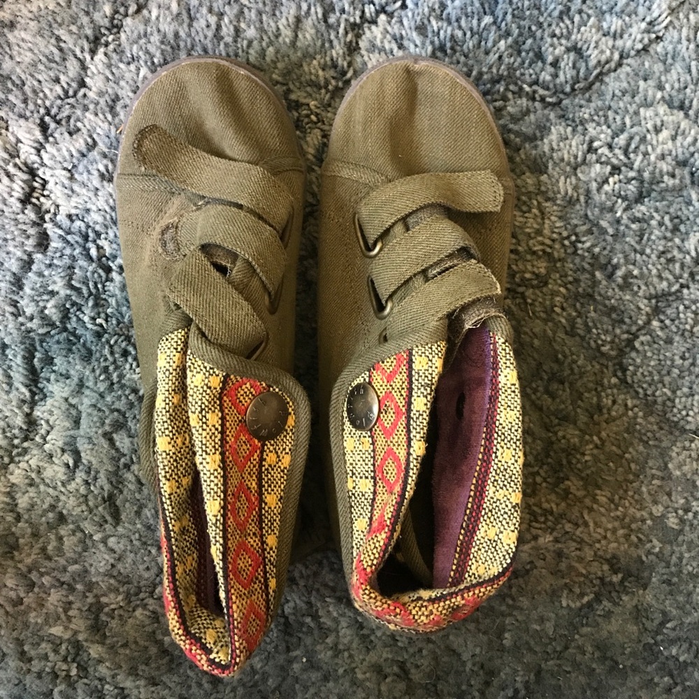 Blowfish sneaker size 8 1/2