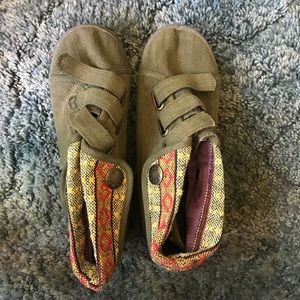 Blowfish sneaker size 8 1/2