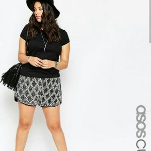 b e a d i n g // s h o r t s