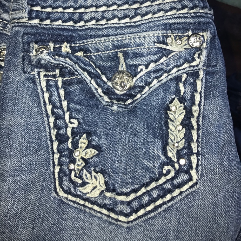 Cute miss me jeans with feathers on the pockets