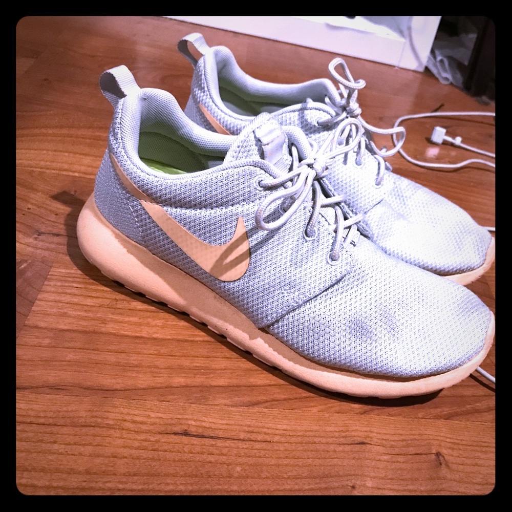 Women's roshe run