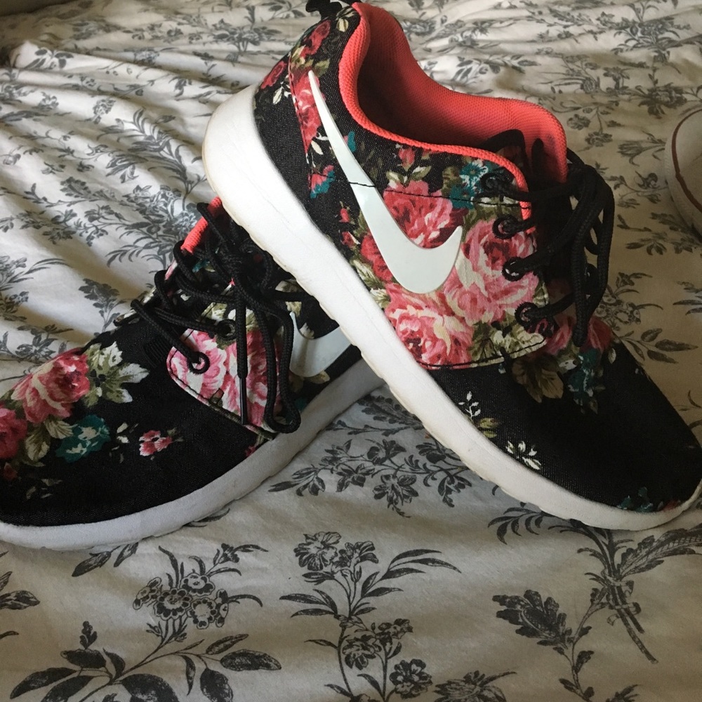 Nike floral print athletic shoes