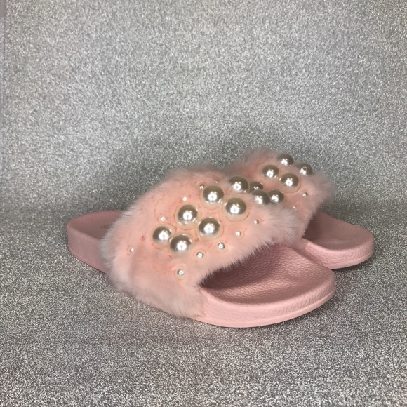 Pink fur slides sandals with pearls beaded - Picture 2 of 2