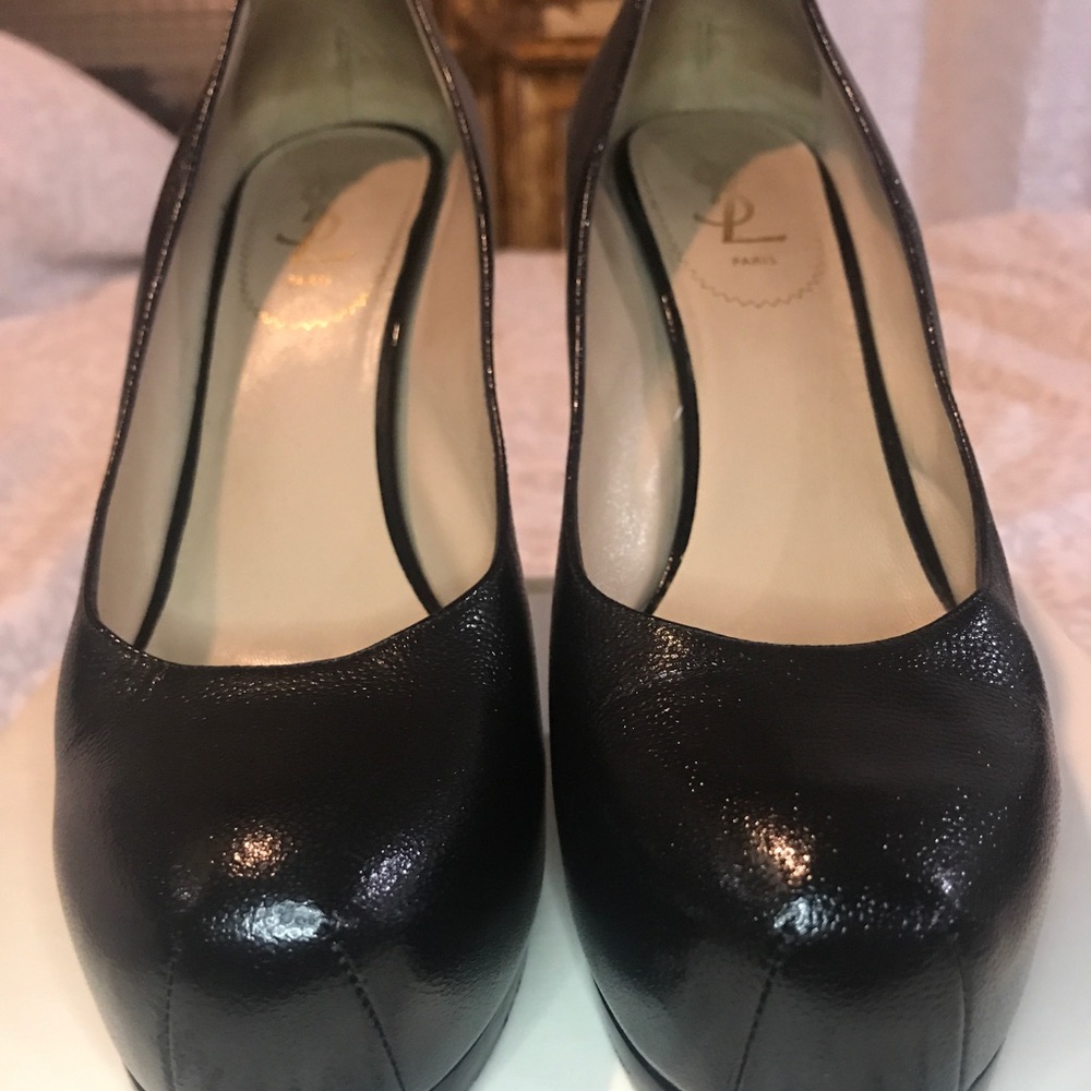 💯 Authentic YSL Tribtoo size 40