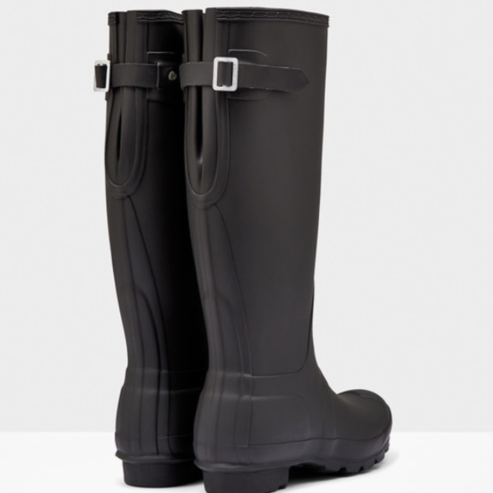 Black adjustable hunter boots