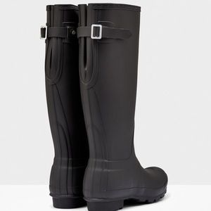 Black adjustable hunter boots