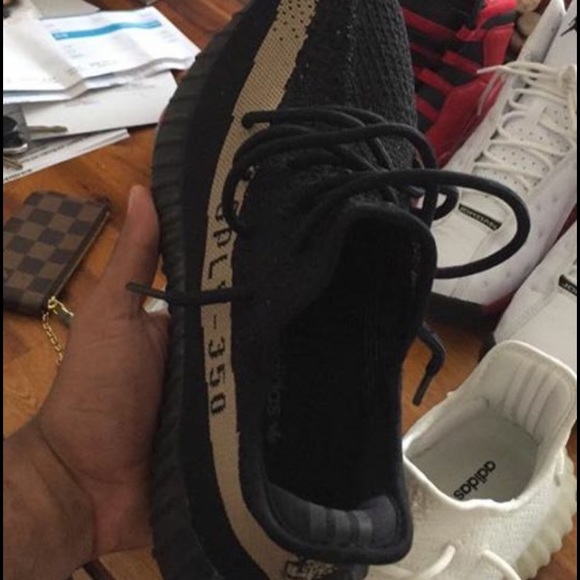 Athletic_Shoes