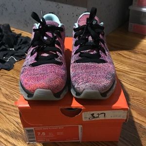 Nike womens flyknit airmax