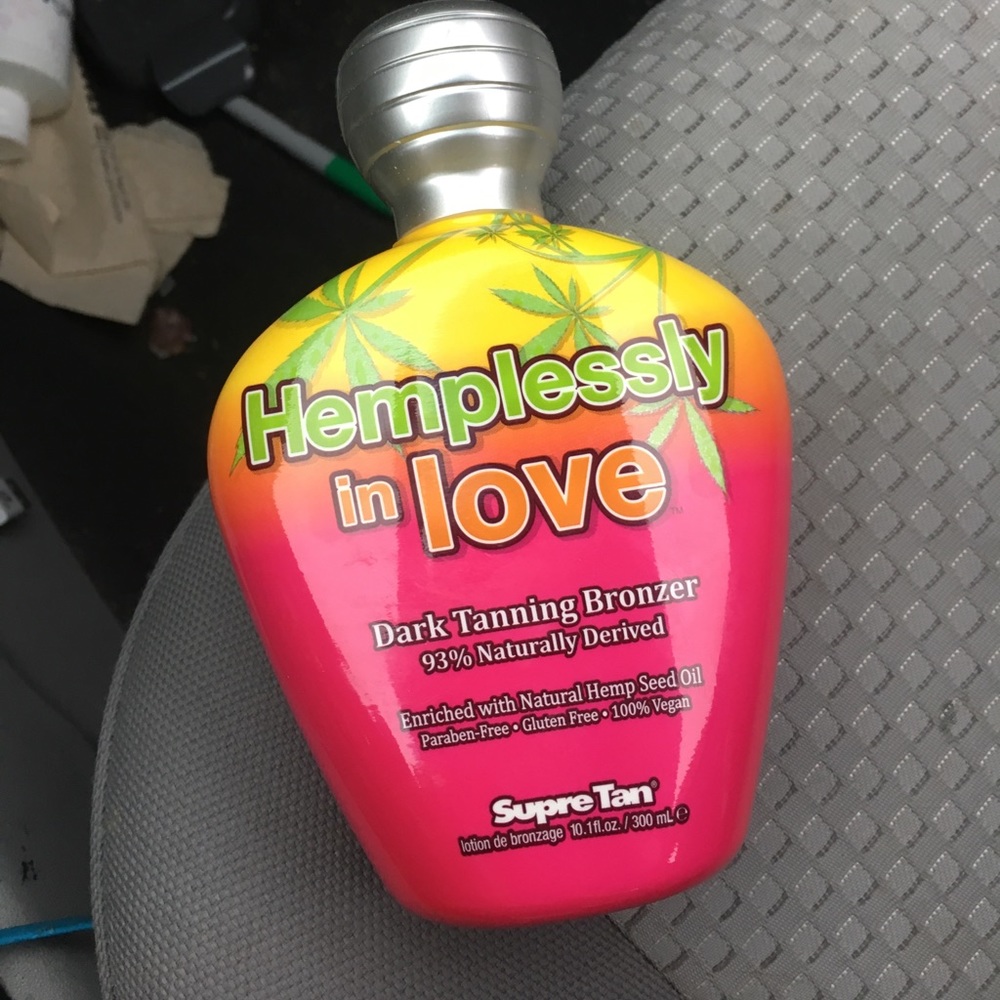 Hemplessly in love tanner full bottle!!