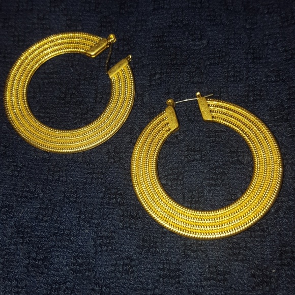 Lia Sophia "NOTTINGHAM" Hoop Earrings Pierced Matt - Picture 3 of 3