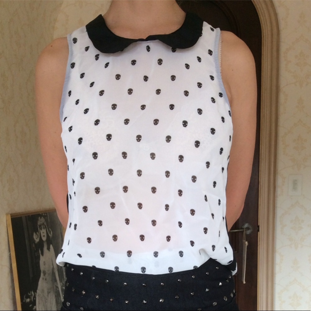 Cool sleeveless prim and proper skull top.