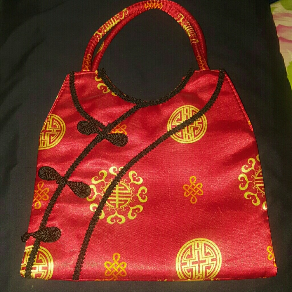 Im selling a bag, brand new and in good condition