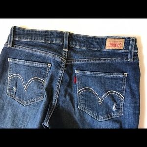 Women's Ripped Levi's Jeans 👖