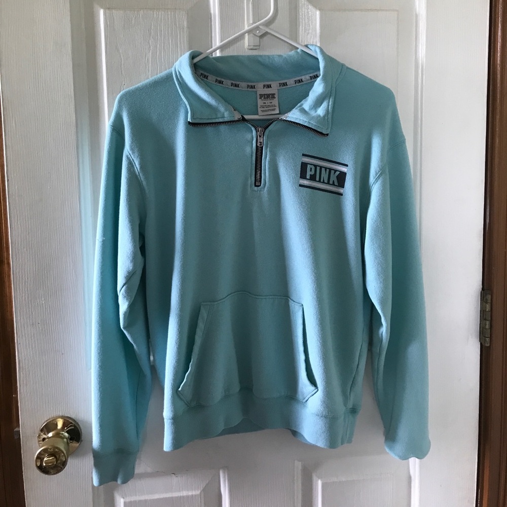 🛑SOLD🛑Vs light blue quarter zip