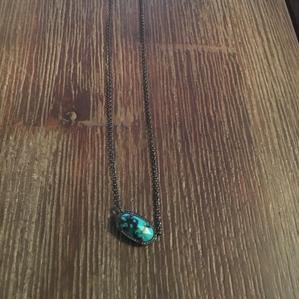 Kendra Scott necklace