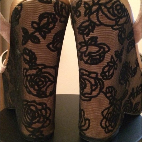 Betsey Johnson ivory black rose velvet Platform heels wedge sandals vintage sexy - Picture 3 of 4