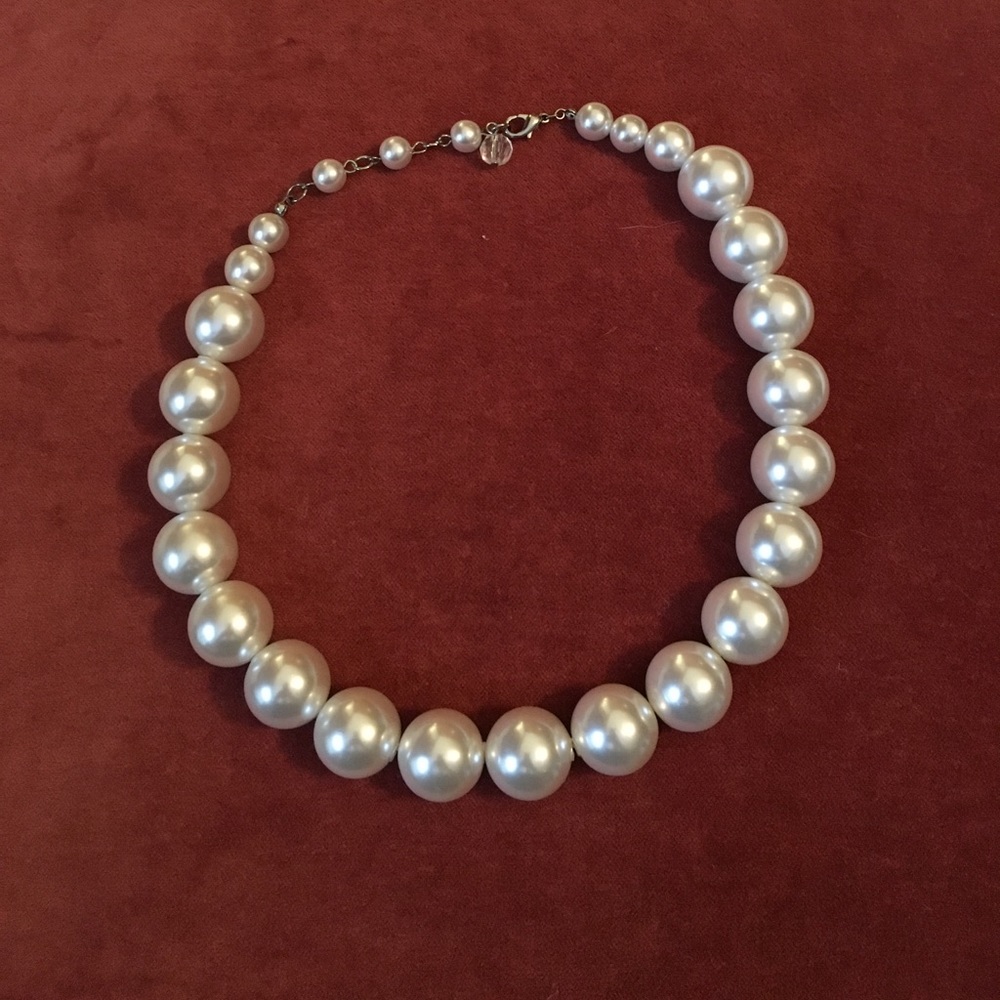 Classic pearl necklace