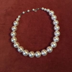 Classic pearl necklace