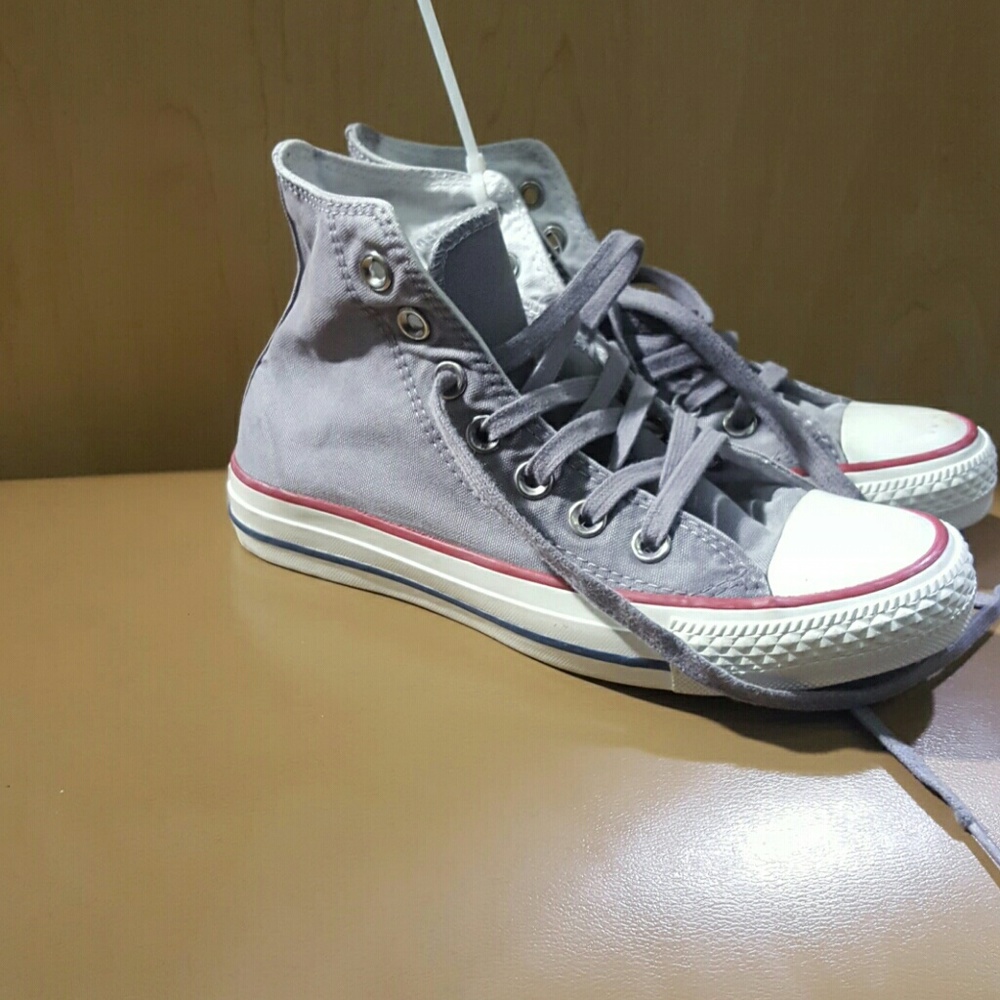 Grey converse