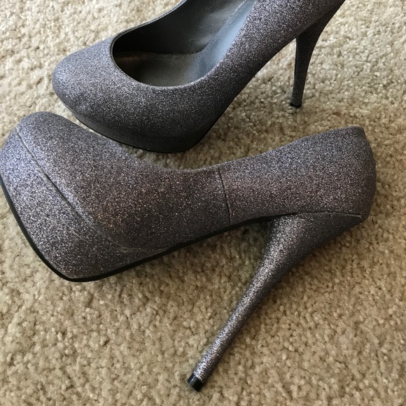 Sparkly Pumps - Picture 1 of 2