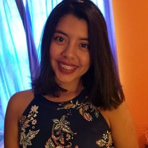 Meet your Posher, Larissa