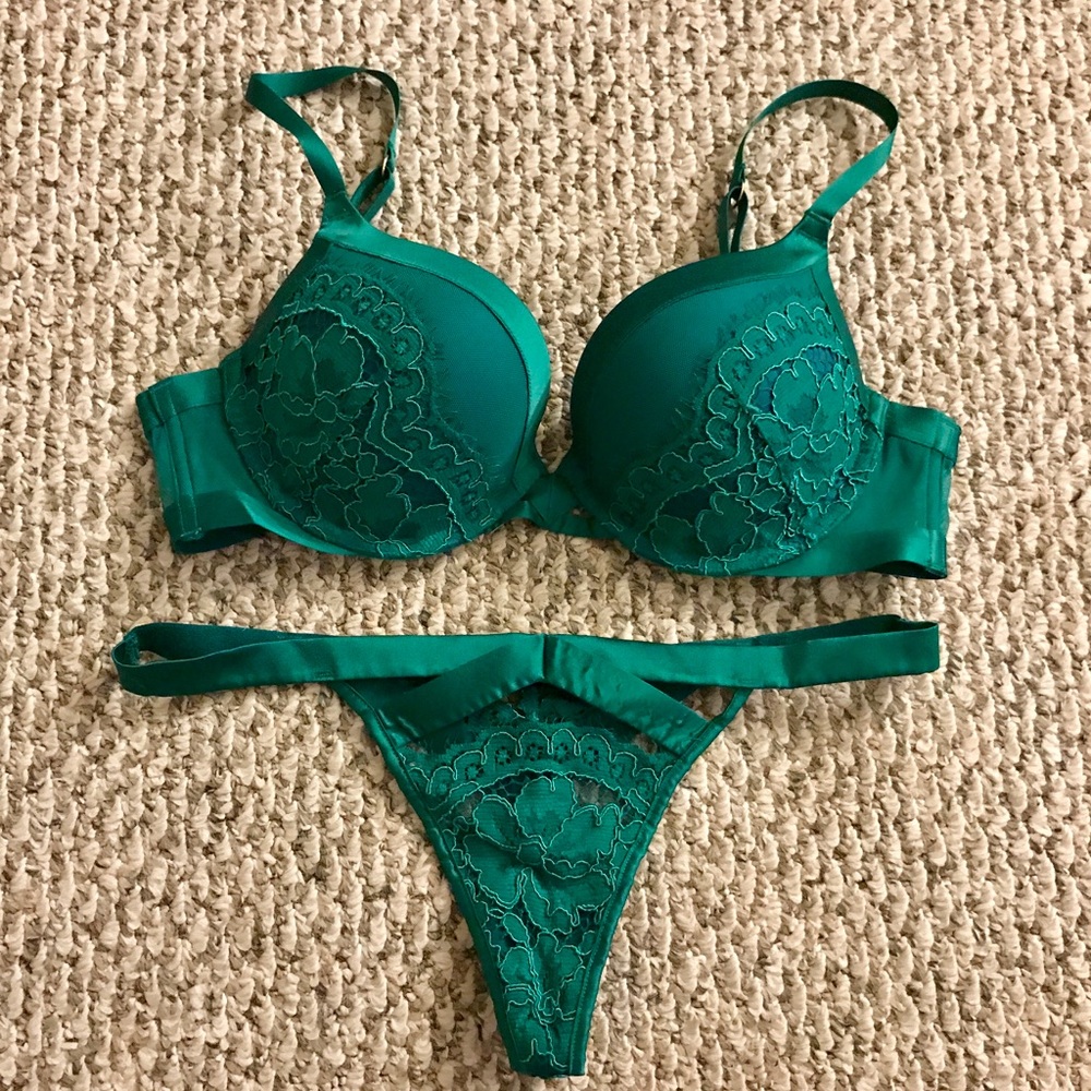 💚Victoria Secret Green Bra Set 32D/S💚🌿