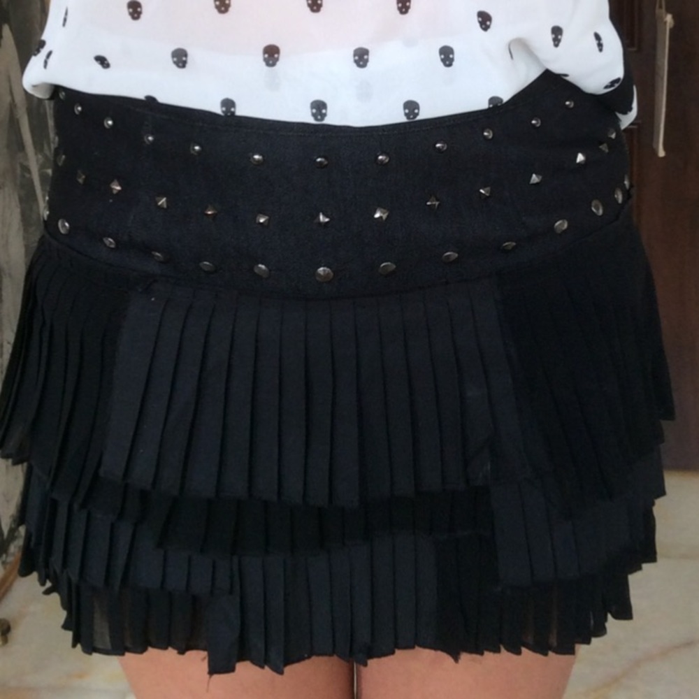 Cute pleated fun mini skirt.