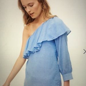 Super cute off one shoulder blouse! Brand new