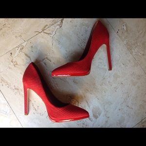 Sexy red ALDO pumps size 6.5