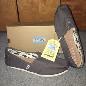 Grey Toms