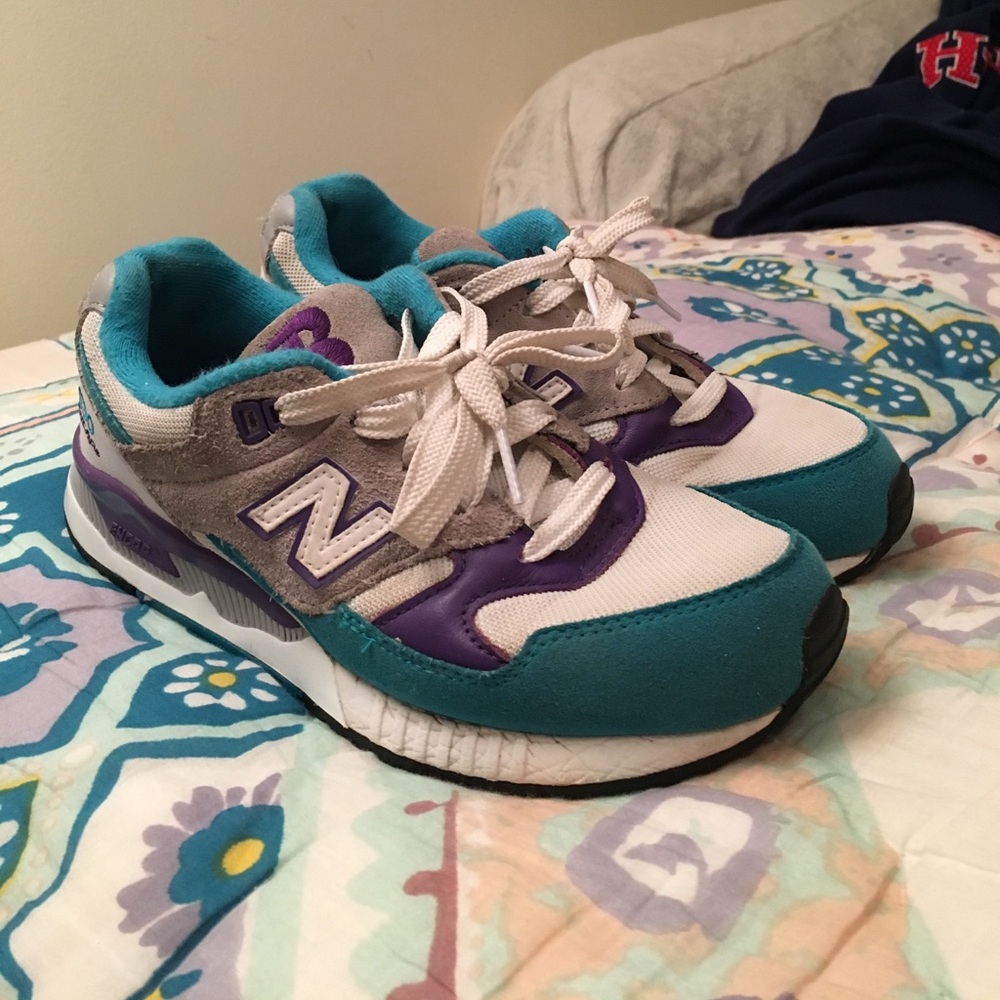 New balance tennis shoes