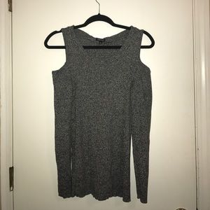 Long sleeve, cut shoulder, sweater/shirt