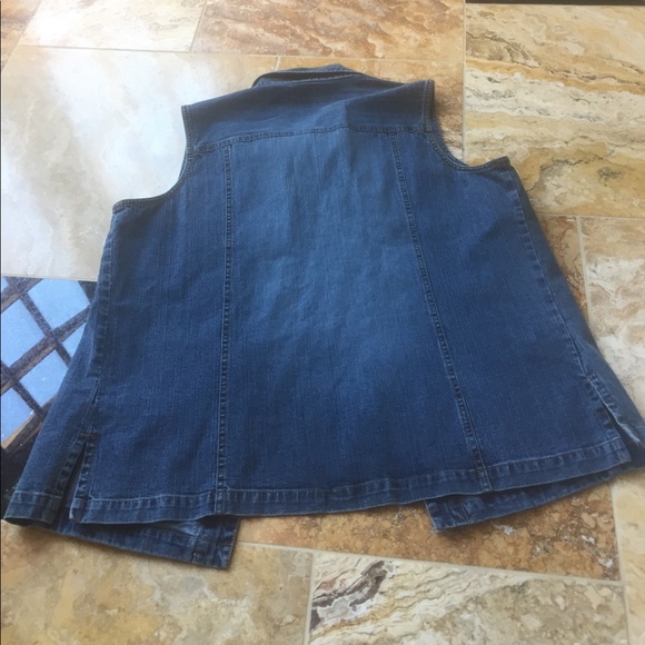 Chico's vented Jean vest...medium fade blue size 2 - Picture 6 of 8