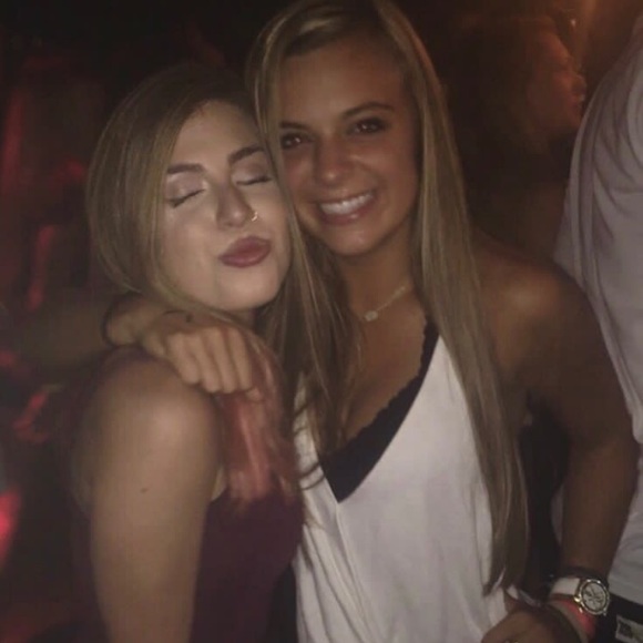 Meet your Posher, Kaili - Picture 1 of 1